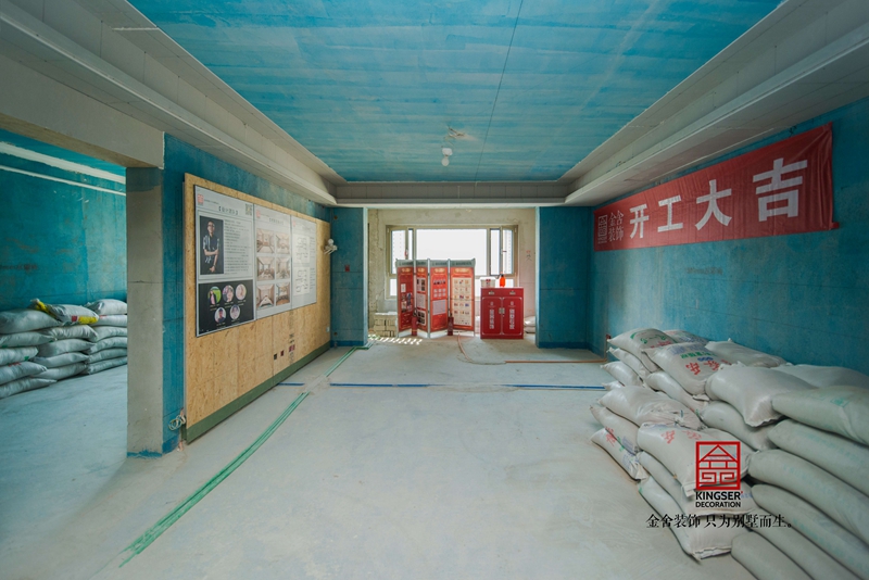  金舍東南智匯城191平瓦工在施工現(xiàn)場