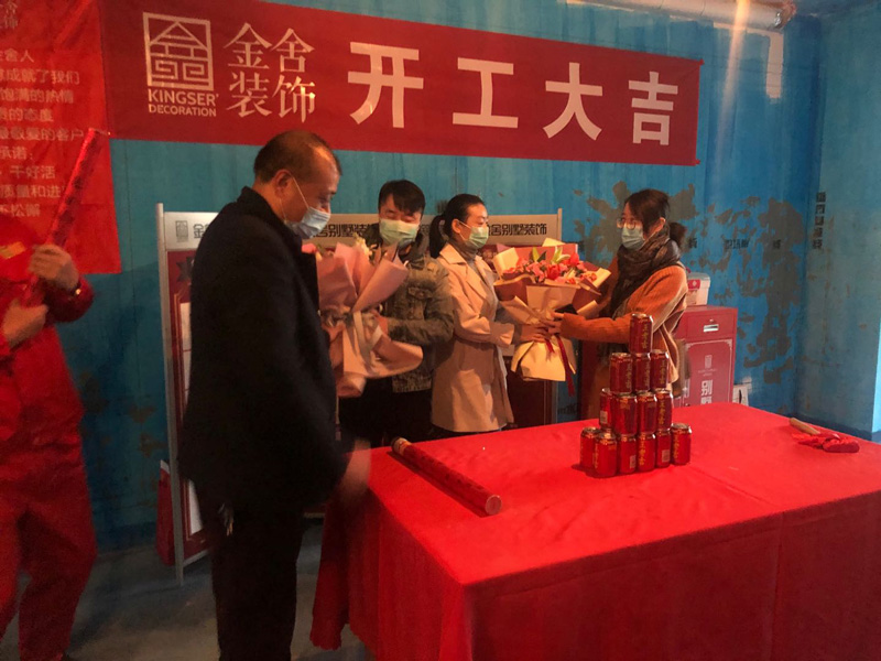 融創(chuàng)中心155平米裝修施工現(xiàn)場(chǎng)開工大吉