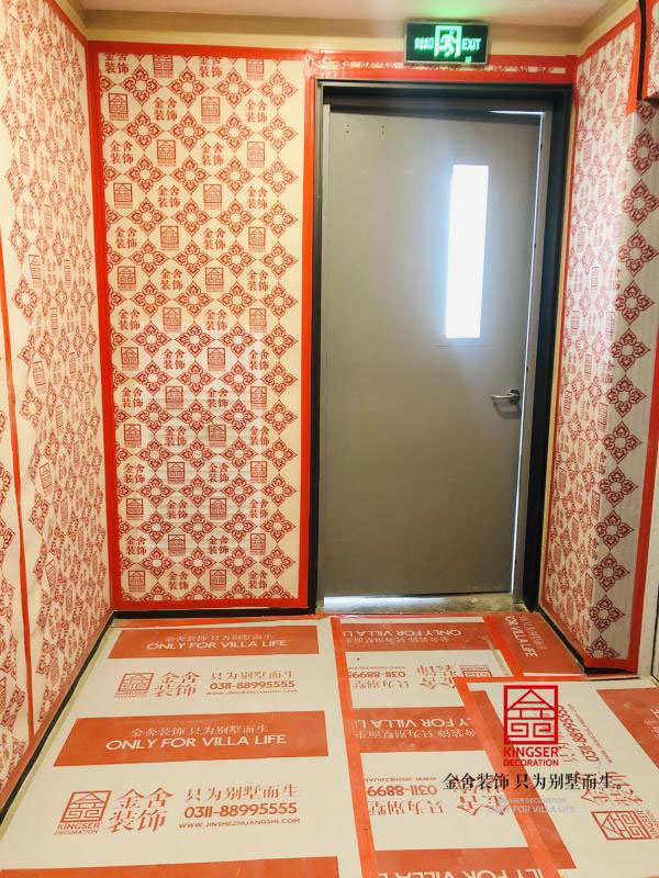 融創(chuàng)中心217平米四居裝修施工現(xiàn)場(chǎng)