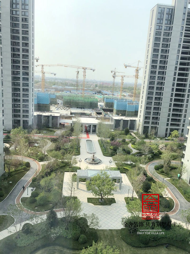 融創(chuàng)中心217平米四居裝修施工現(xiàn)場(chǎng)